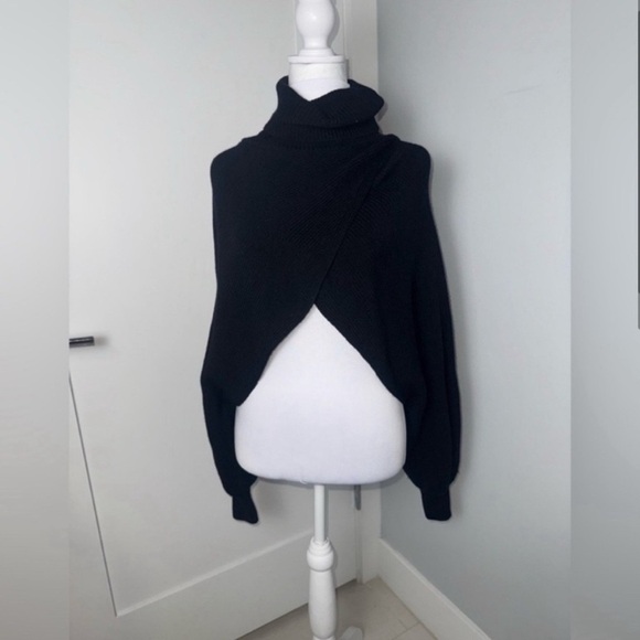 Alice and Olivia Noriko Two Way Cropped Turtleneck Sweater - Picture 3 of 10